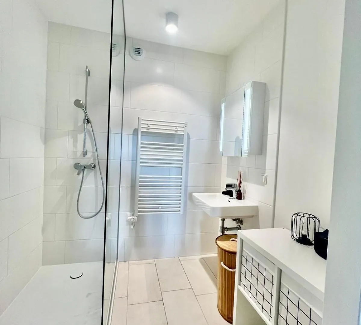 White Luxury Apartment فيينا النمسا