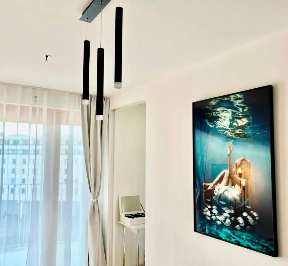 White Luxury Apartment فيينا