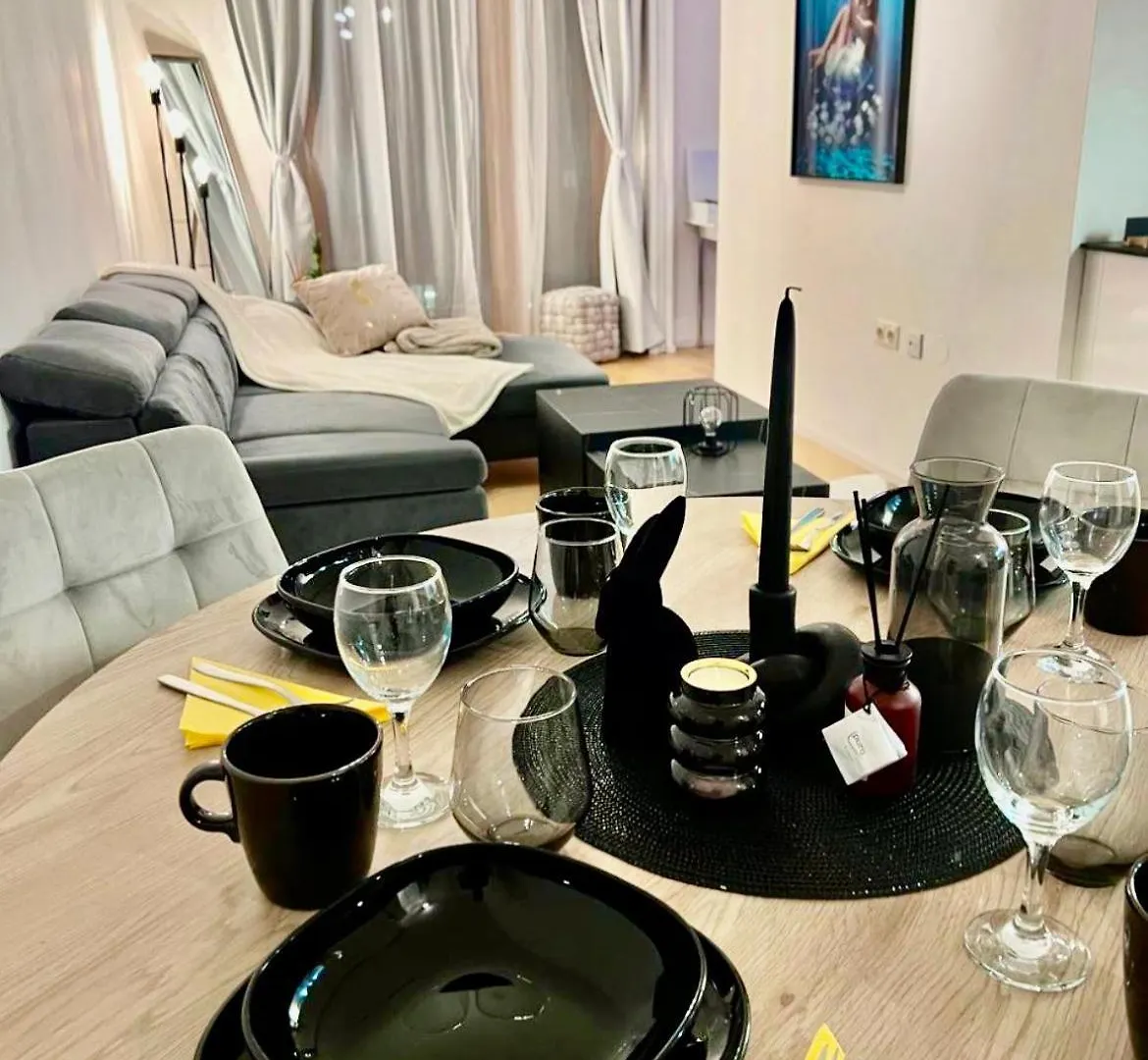 White Luxury Apartment فيينا 0*,