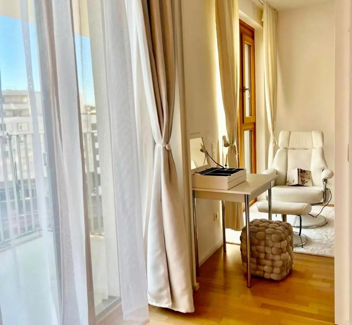 White Luxury Apartment فيينا