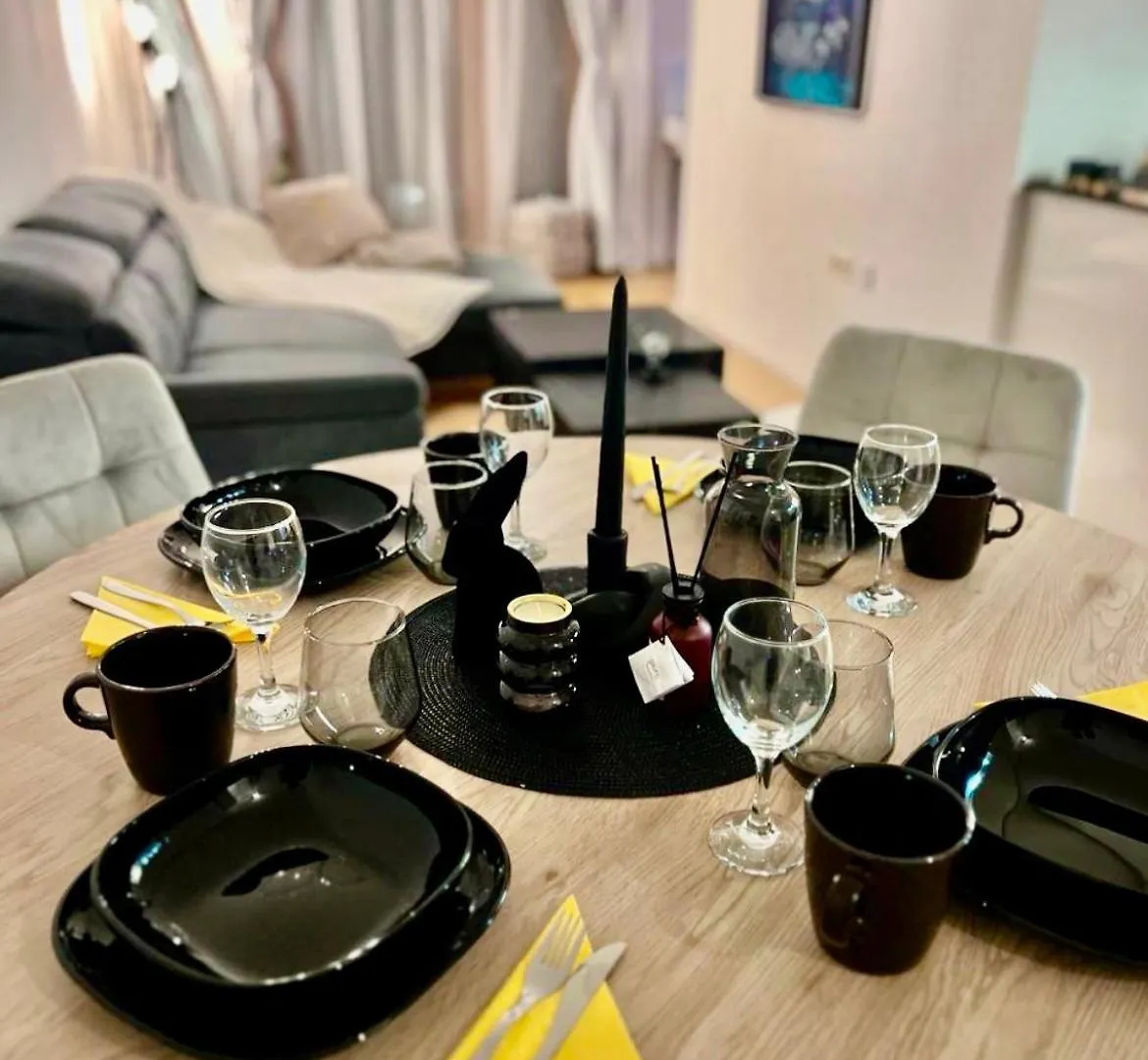 White Luxury Apartment فيينا