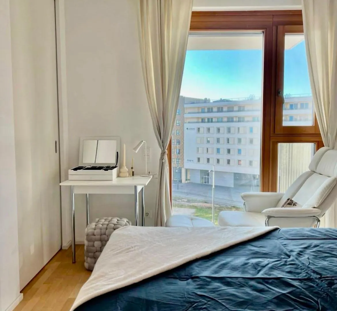White Luxury Apartment فيينا