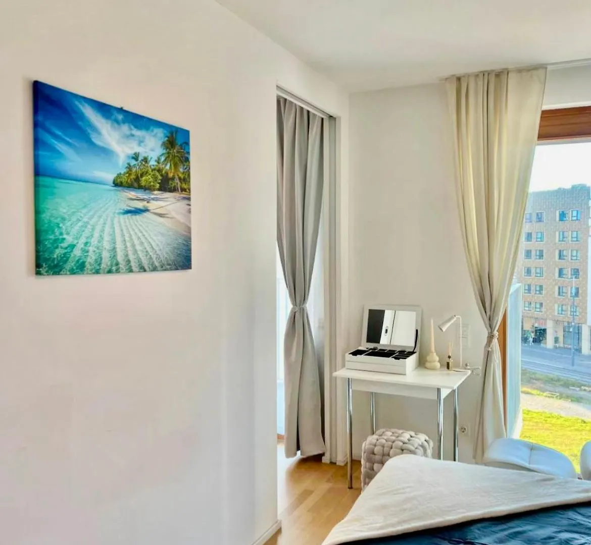 White Luxury Apartment فيينا