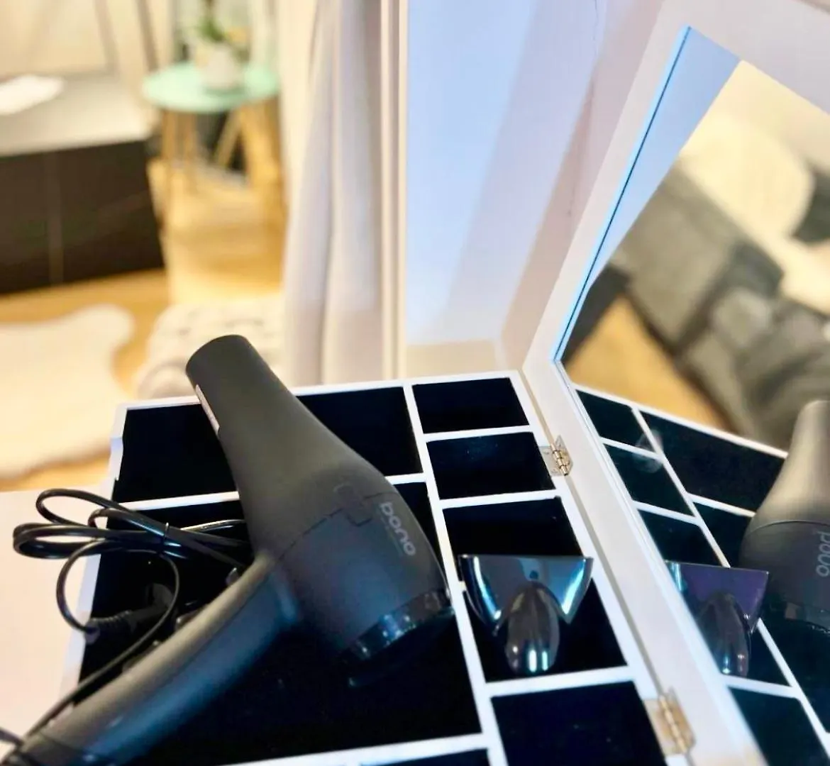 White Luxury Apartment فيينا النمسا