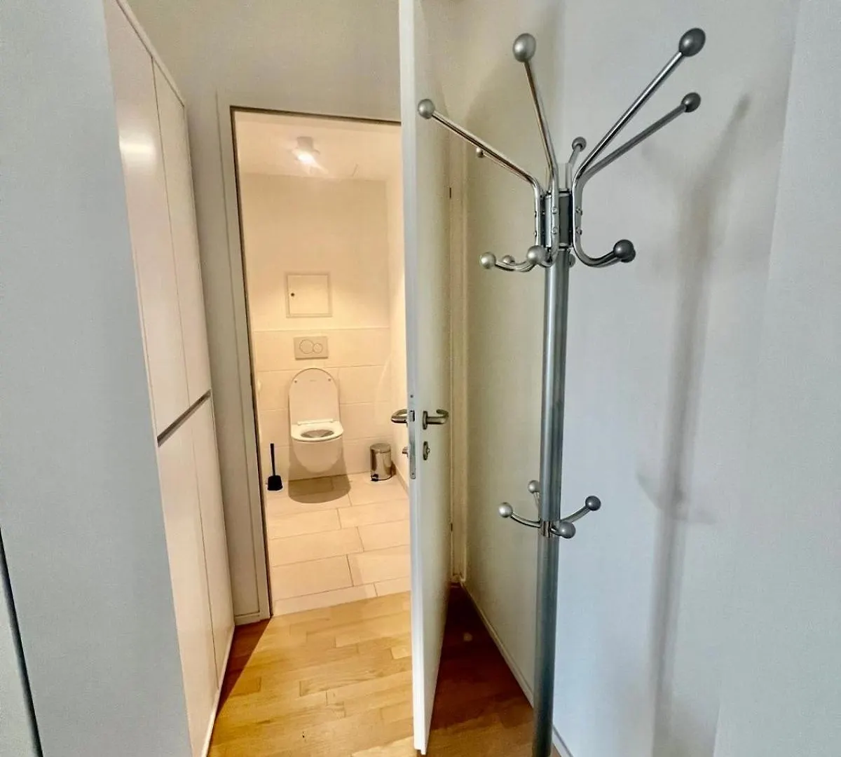 White Luxury Apartment فيينا