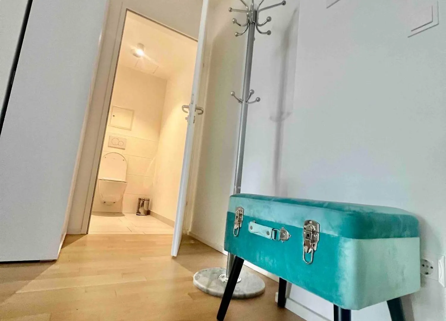 White Luxury Apartment فيينا
